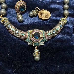 7piece Heidi Daus collectable suite  this statement necklace is adjustable.